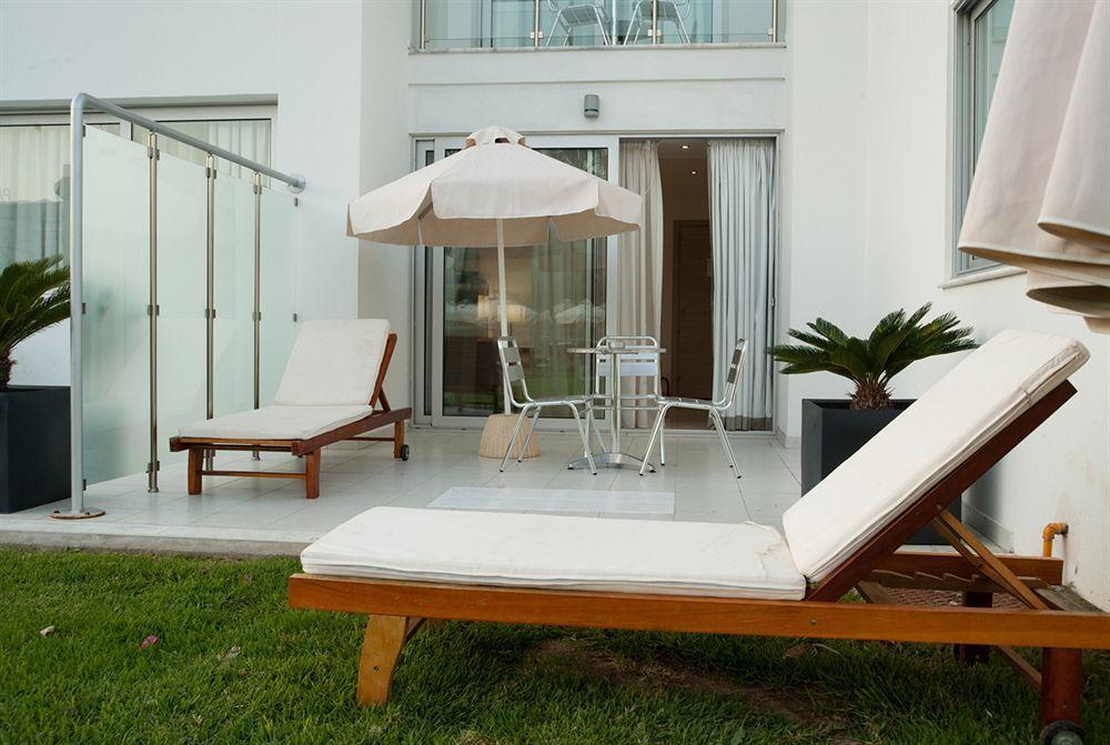 Frixos Suites Hotel Apartments ลาร์นาคา ภายนอก รูปภาพ