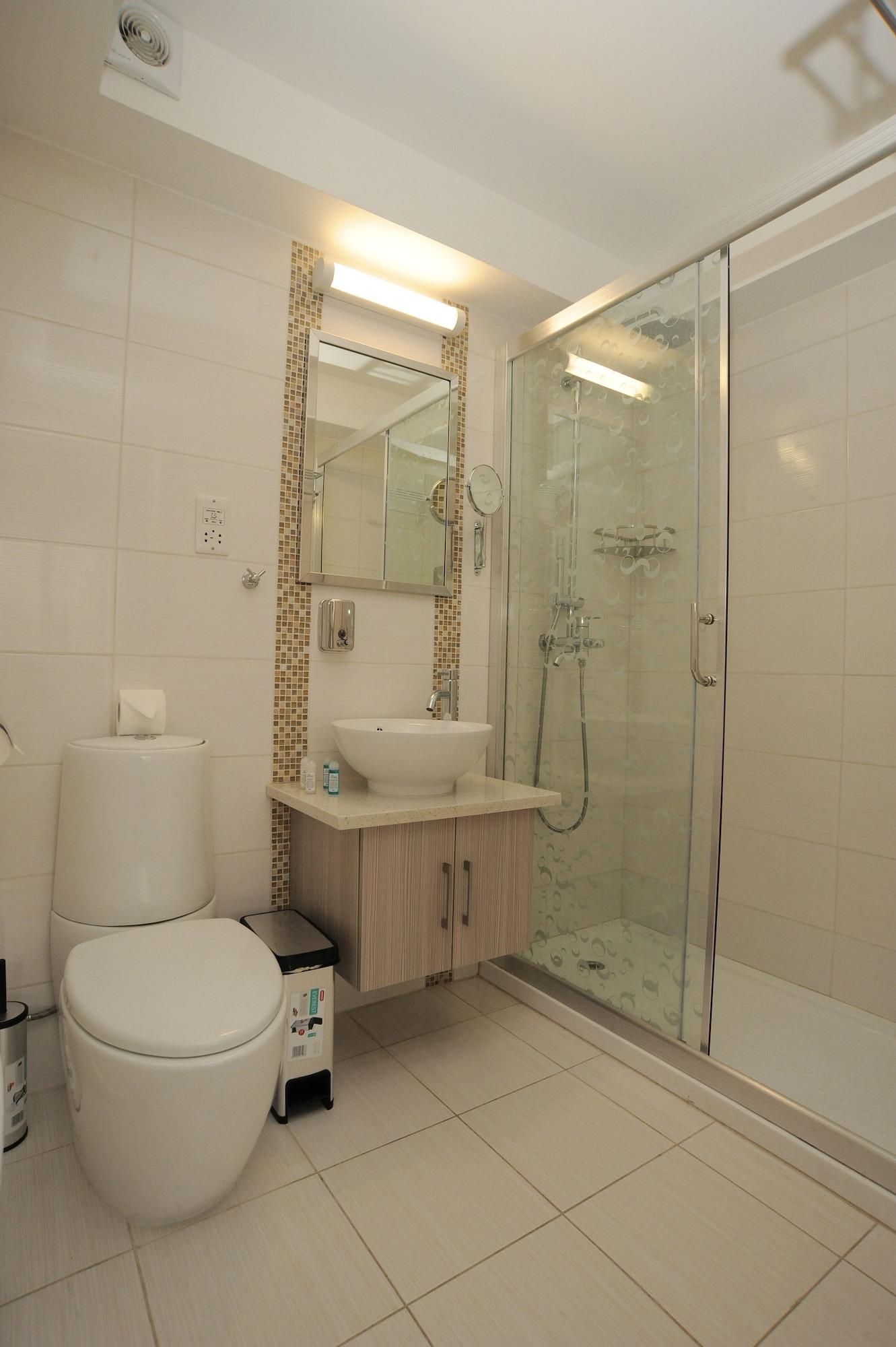 Frixos Suites Hotel Apartments ลาร์นาคา ภายนอก รูปภาพ