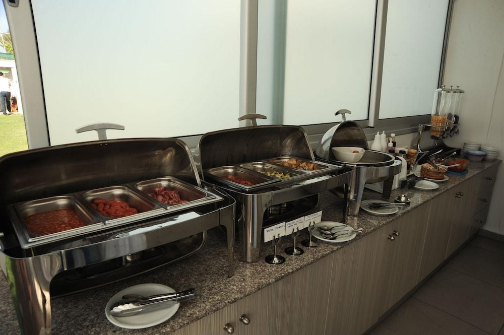 Frixos Suites Hotel Apartments ลาร์นาคา ภายนอก รูปภาพ