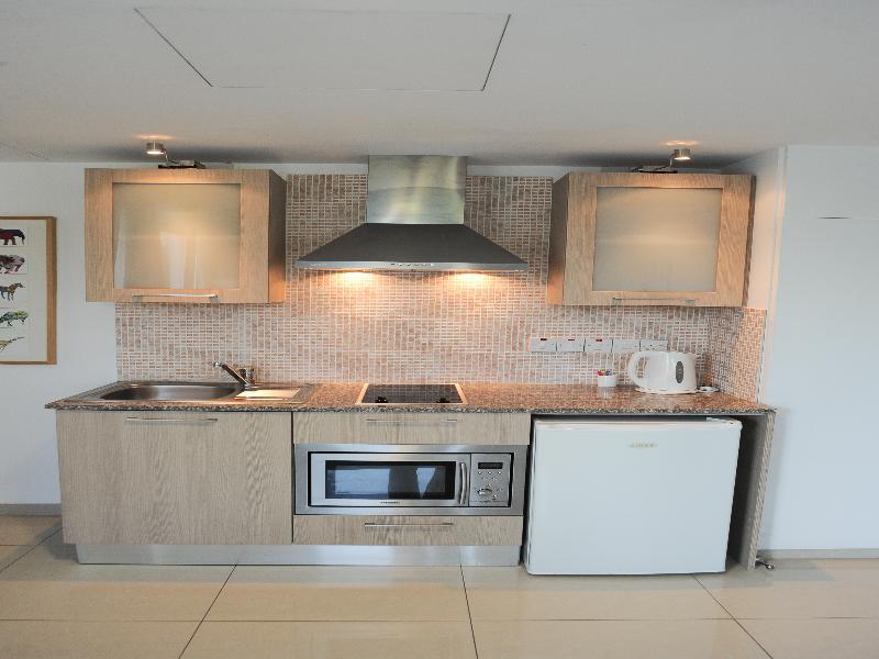 Frixos Suites Hotel Apartments ลาร์นาคา ภายนอก รูปภาพ
