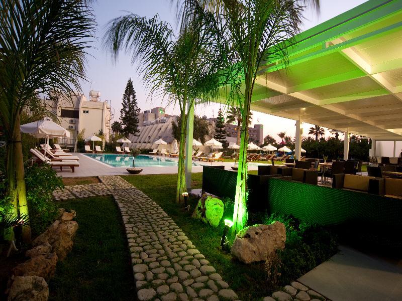 Frixos Suites Hotel Apartments ลาร์นาคา ภายนอก รูปภาพ